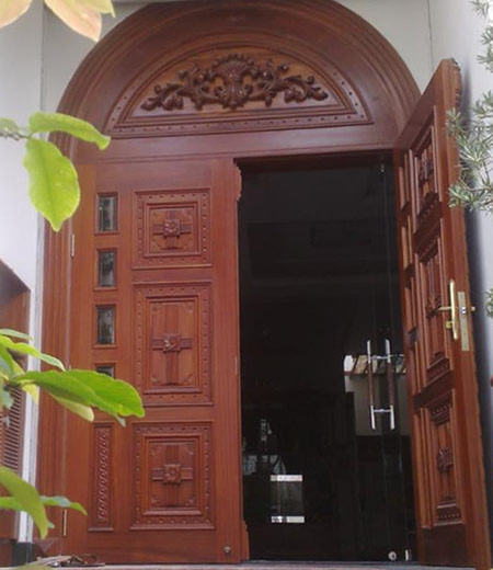 Cửa gỗ tự nhiên và những ưu điểm nổi bật